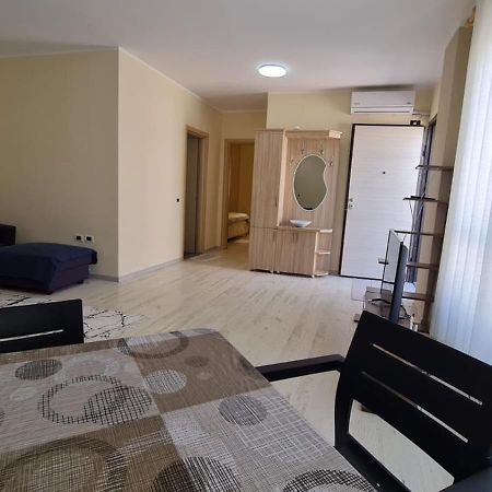 Apartment In Qerret โกเลม ภายนอก รูปภาพ